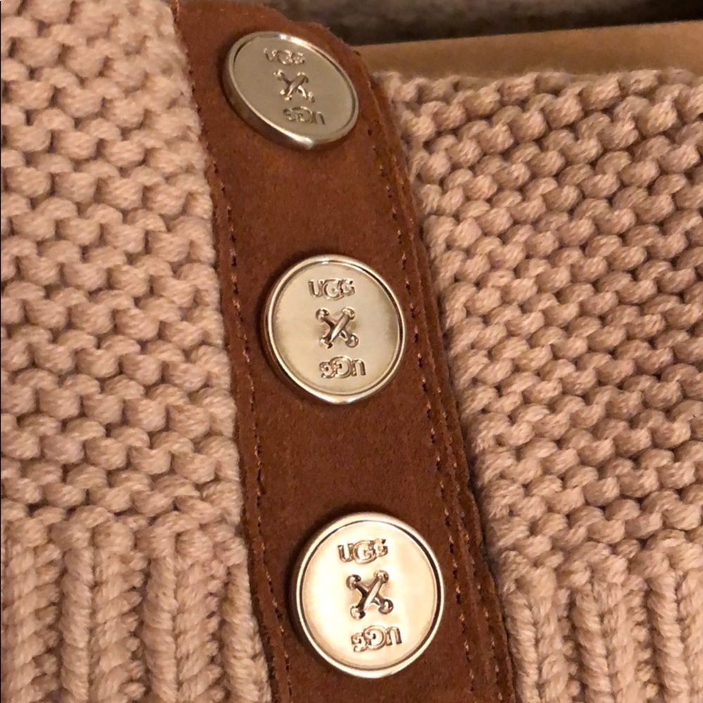 UGG - Picture 5 of 6